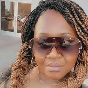 Meet your Posher, Sherlanda